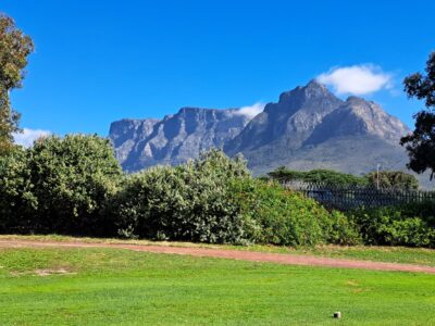 Dramatic mountain views over the fairway at Rondebosch Golf Club